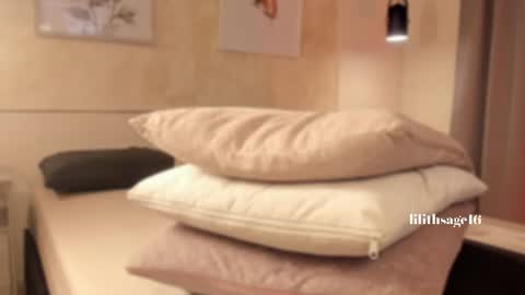 lilith_sage_ online show from August 9, 1:28 am