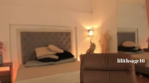 lilith_sage_ online show from August 9, 12:50 pm