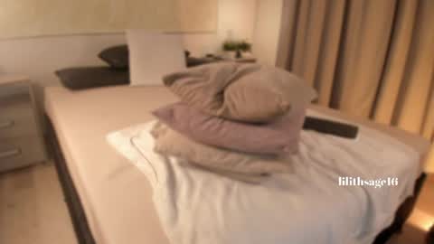 lilith_sage_ online show from August 10, 11:06 pm
