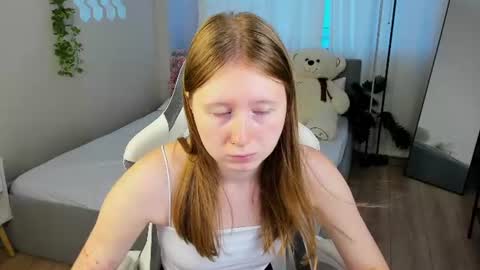  Lili Tiny  GMT2 3-10AM  MonTueWedThuSat online show from August 6, 3:27 am