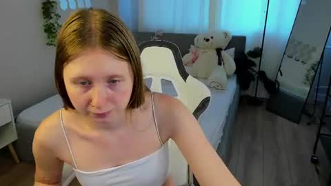  Lili Tiny  GMT2 3-10AM  MonTueWedThuSat online show from August 6, 7:51 am