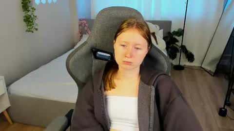  Lili Tiny  GMT2 3-10AM  MonTueWedThuSat online show from August 7, 2:44 am
