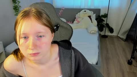  Lili Tiny  GMT2 3-10AM  MonTueWedThuSat online show from August 7, 3:50 am