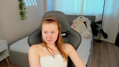  Lili Tiny  GMT2 3-10AM  MonTueWedThuSat online show from August 8, 6:13 am