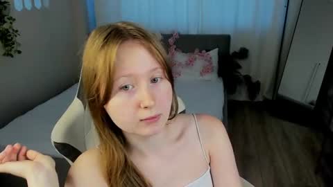  Lili Tiny  GMT2 3-10AM  MonTueWedThuSat online show from August 12, 3:31 am