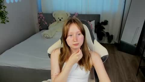  Lili Tiny  GMT2 3-10AM  MonTueWedThuSat online show from August 12, 4:37 am