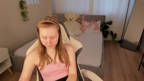  Lili Tiny  GMT2 3-10AM  MonTueWedThuSat online show from August 13, 4:37 am