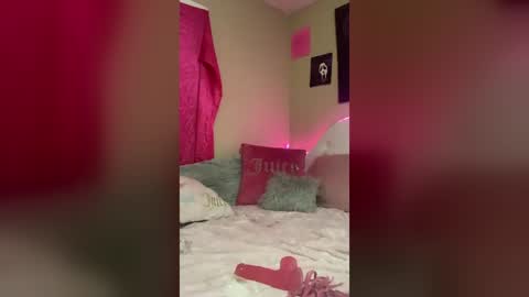 liljuicy02 online show from August 11, 4:25 am