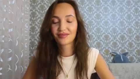 Lillian online show from June 27, 8:11 pm