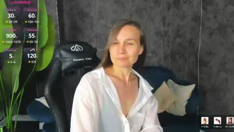 lillian_white1 online show from August 11, 4:25 am