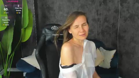 lillian_white1 online show from August 11, 5:31 am
