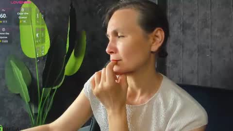 lillian_white1 online show from August 12, 7:43 am