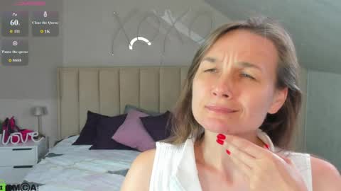 lillian_white1 online show from August 15, 1:09 am