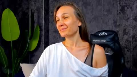 lillian_white1 online show from August 16, 12:58 am