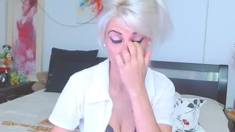 Lara online show from August 8, 10:54 pm