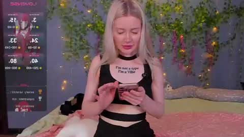 lillie_berry online show from August 8, 8:25 am