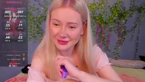 lillie_berry online show from August 9, 4:46 am