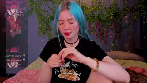 lillie_berry online show from August 15, 7:45 am