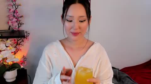 lillie_sun online show from June 25, 4:10 pm