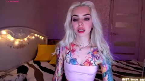 LilliMoore online show from July 24, 1:30 am