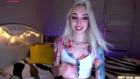 LilliMoore online show from August 4, 12:18 am