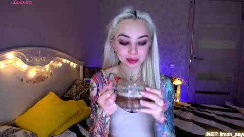 LilliMoore online show from August 13, 11:30 pm