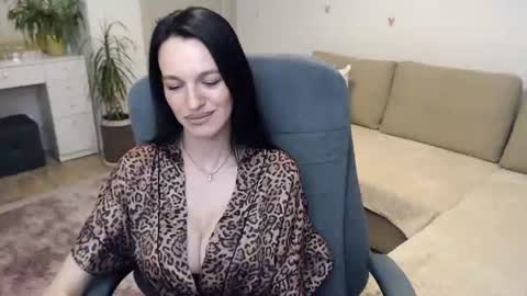 Liliy online show from August 8, 9:59 pm