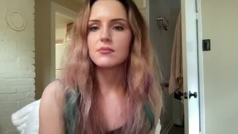 lilly_adams88 online show from July 12, 11:33 pm