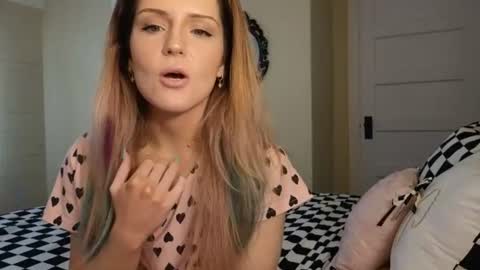 lilly_adams88 online show from July 14, 10:21 pm