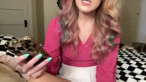 lilly_adams88 online show from July 17, 1:05 am