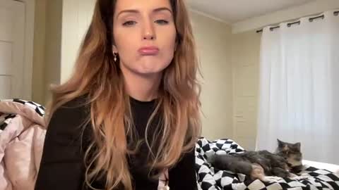 lilly_adams88 online show from August 1, 11:44 pm