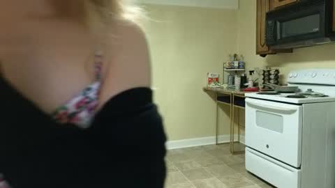 lilly_adams88 online show from August 14, 1:20 am