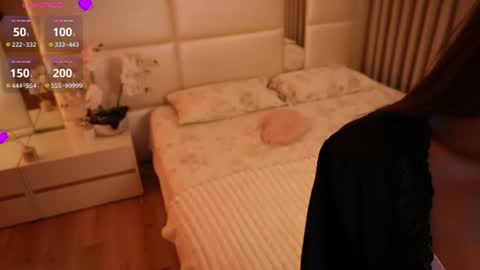 Lilly Colins online show from August 14, 1:09 am
