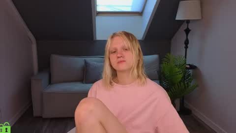 Lily online show from August 2, 1:01 am