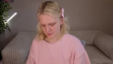 Lily online show from August 3, 2:18 am