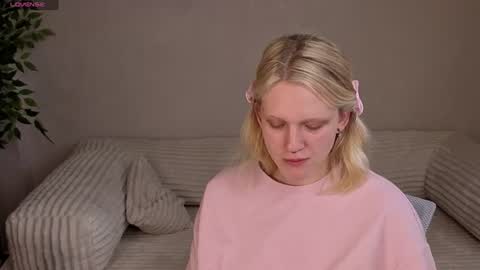 Lily online show from August 3, 5:47 am