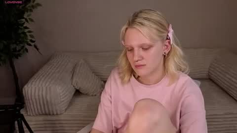 Lily online show from August 3, 6:53 am