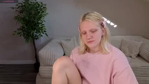 Lily online show from August 4, 1:02 am