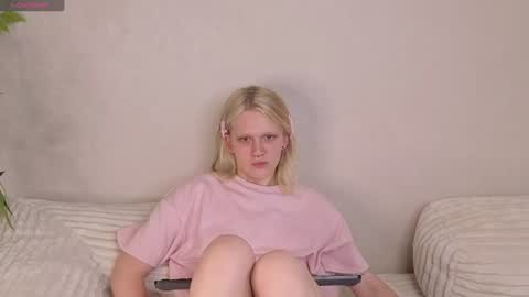 Lily online show from August 4, 7:38 am