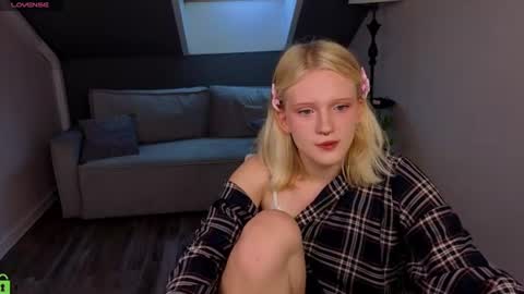 Lily online show from August 5, 2:20 am