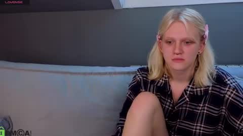 Lily online show from August 5, 8:01 am