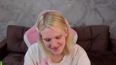 Lily online show from August 6, 2:21 am