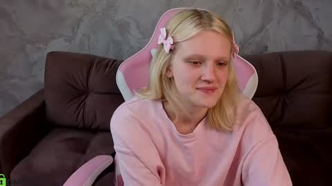 Lily online show from August 6, 4:44 am
