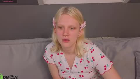Lily online show from August 11, 11:34 am