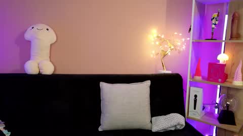 lilly_sweet02 online show from April 19, 4:22 am