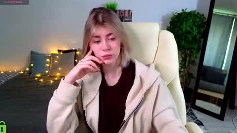 Lilly online show from August 25, 4:52 am