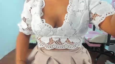 lillyy16 online show from August 8, 11:10 am