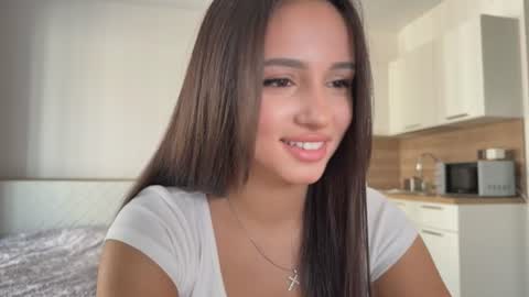 Mia online show from August 9, 3:35 pm