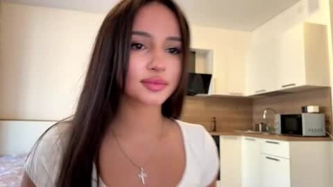 Mia online show from August 9, 4:41 pm