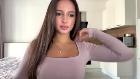 Mia online show from August 11, 2:30 pm